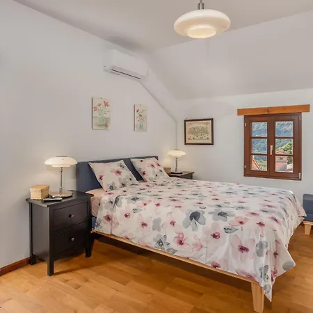 Apartment Cozy In With Kitchen *